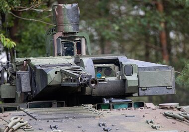 The SCM 300 brings the battlefield into the vehicle in real time, providing maximum visibility, enabling faster decision-making and offering greater protection for the crew.
