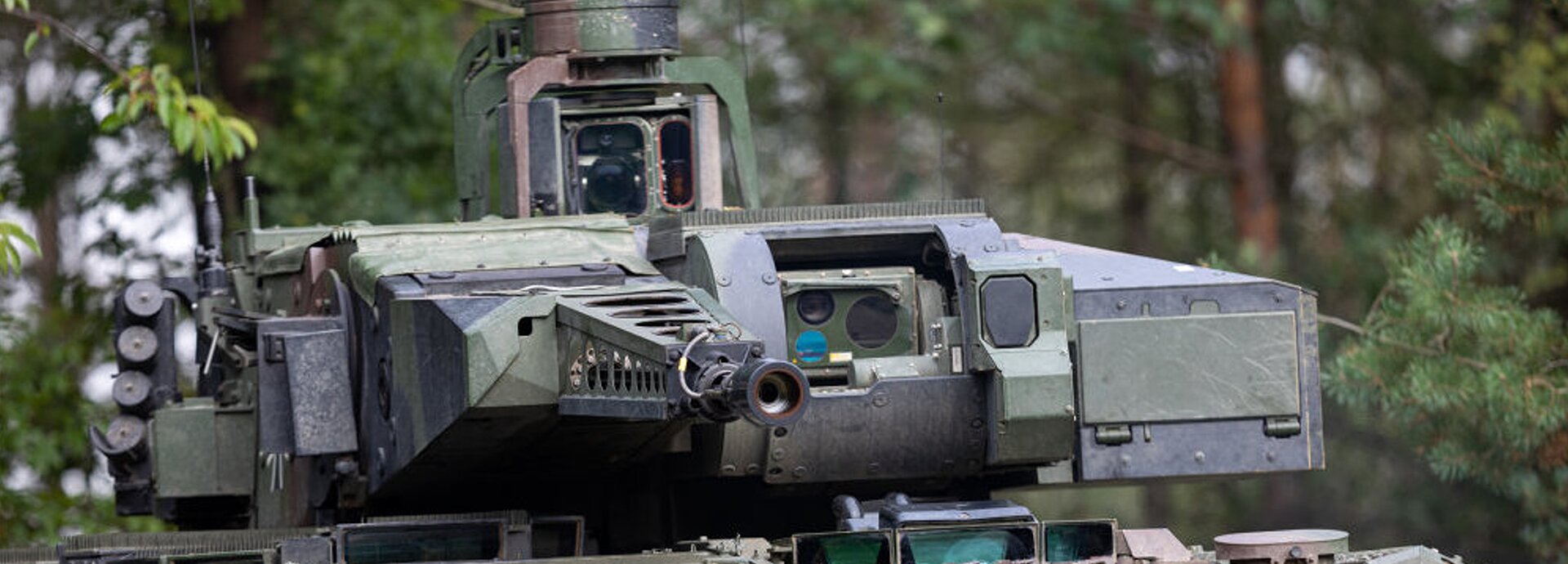 The SCM 300 brings the battlefield into the vehicle in real time, providing maximum visibility, enabling faster decision-making and offering greater protection for the crew.