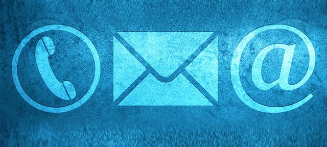 Kontakt Rheinmetall: Telefonhörer, Briefumschlag, E-Mail Icons auf blauem Hintergrund