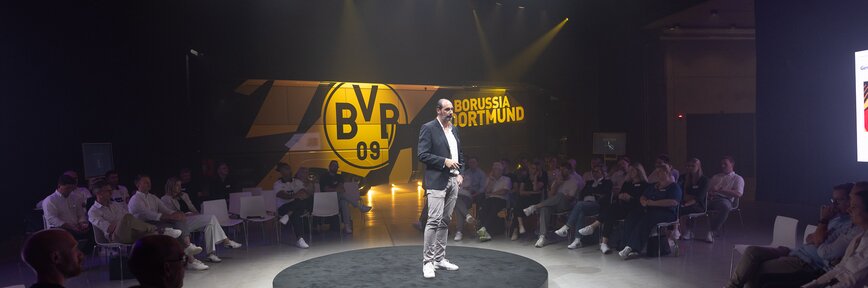 Dr Philipp von Brandenstein, Head of Corporate Communications at Rheinmetall AG, addresses the business partners of Borussia Dortmund   