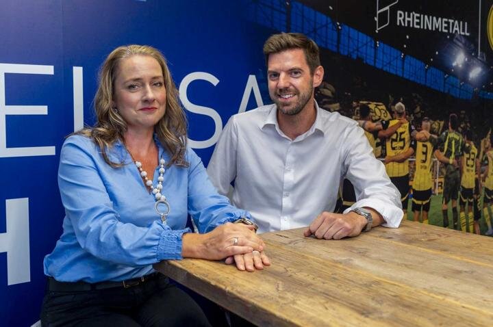 Gemeinsam für Gesundheit: Caroline-Ann Schmitz, Vice President Corporate Health Solutions bei Rheinmetall, und Christian Diercks, Geschäftsführer der BVB Evonik Fußballakademie.