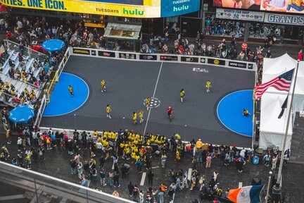 Times Square Cup: Kicken und Gutes tun, im Herzen von New York (Foto: BVB)