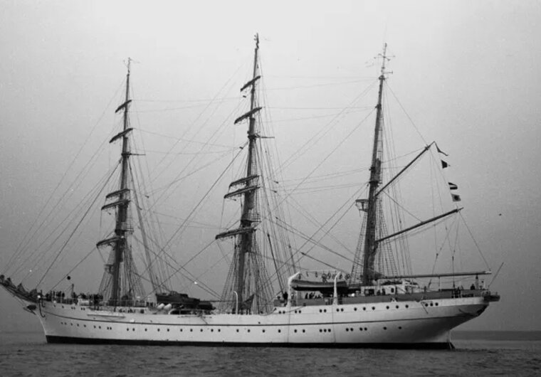 192743