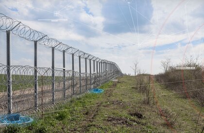 Protecting long and difficult-to-access border sections presents a huge challenge to security forces. Complex terrain, high personnel costs and a variety of threats, such as sabotage, espionage and illegal border crossings, often result in surveillance gaps. 