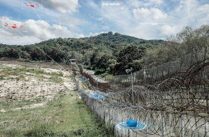 Protecting long and difficult-to-access border sections presents a huge challenge to security forces. Complex terrain, high personnel costs and a variety of threats, such as sabotage, espionage and illegal border crossings, often result in surveillance gaps. 