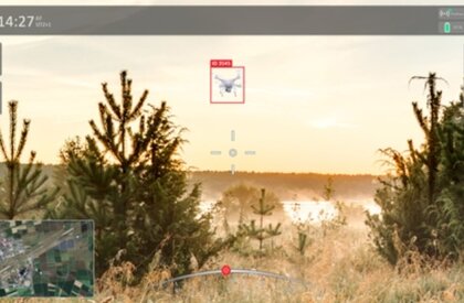 Platform protection begins with the early detection of threats and a closed sensor-to-effector chain. The system combines 360° perception with AI-supported target recognition, forwarding relevant information to the effectors in real time. 